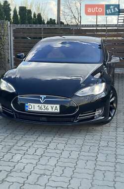Лифтбек Tesla Model S 2015 в 