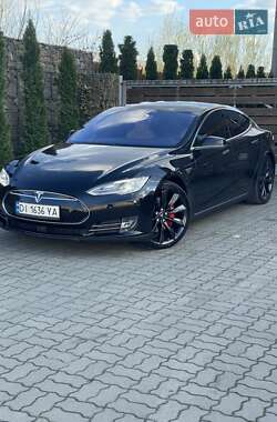 Лифтбек Tesla Model S 2015 в 