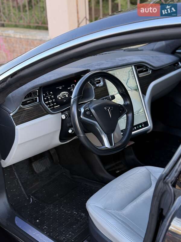 Ліфтбек Tesla Model S 2015 в Вінниці