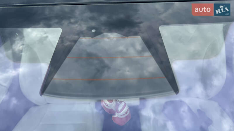 Лифтбек Tesla Model S 2017 в Киеве фото 15 Лифтбек Tesla Model S 2017 в Киеве