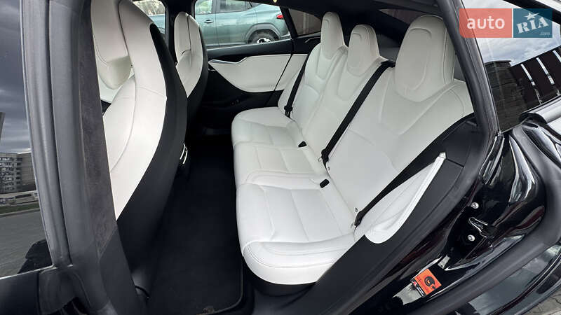 Лифтбек Tesla Model S 2017 в Киеве фото 19 Лифтбек Tesla Model S 2017 в Киеве