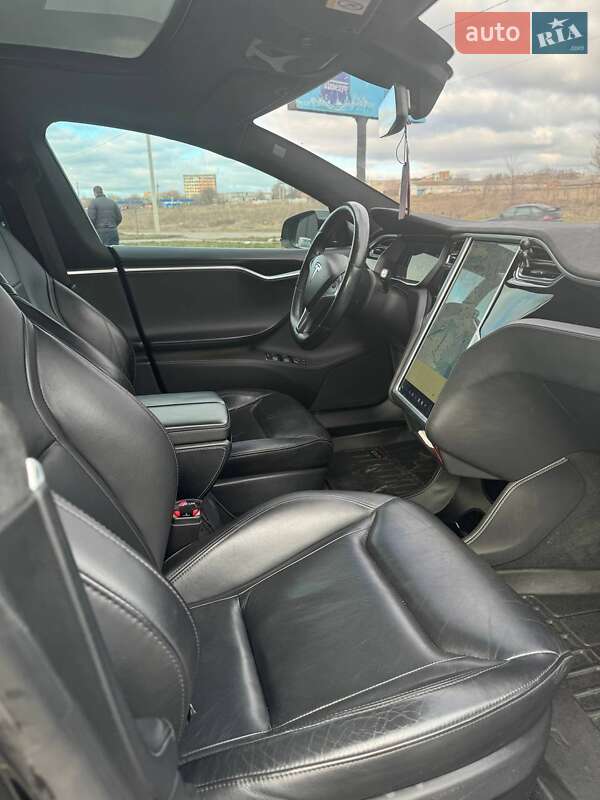 Лифтбек Tesla Model S 2016 в Кропивницком
