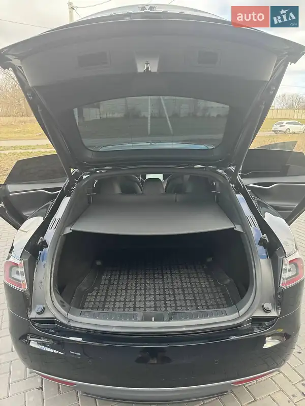 Лифтбек Tesla Model S 2016 в 