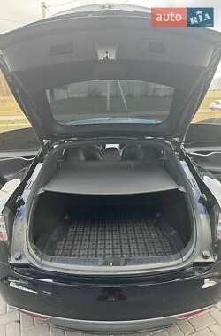 Лифтбек Tesla Model S 2016 в 
