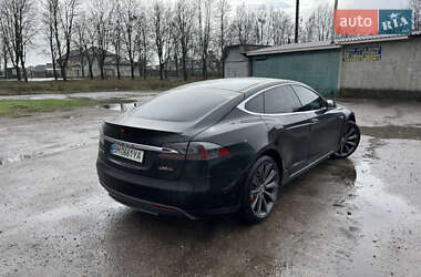 Лифтбек Tesla Model S 2015 в 