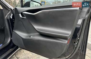 Лифтбек Tesla Model S 2015 в 