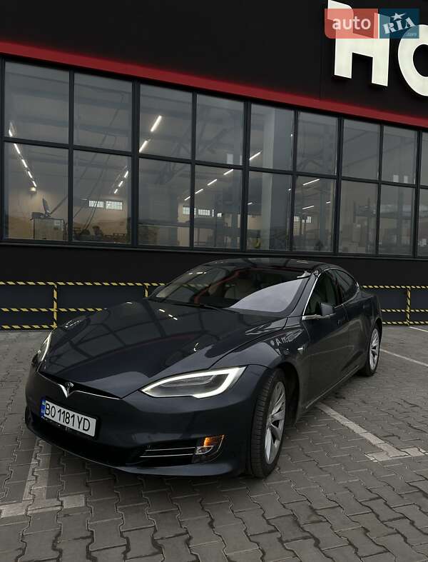 Лифтбек Tesla Model S 2018 в Тернополе