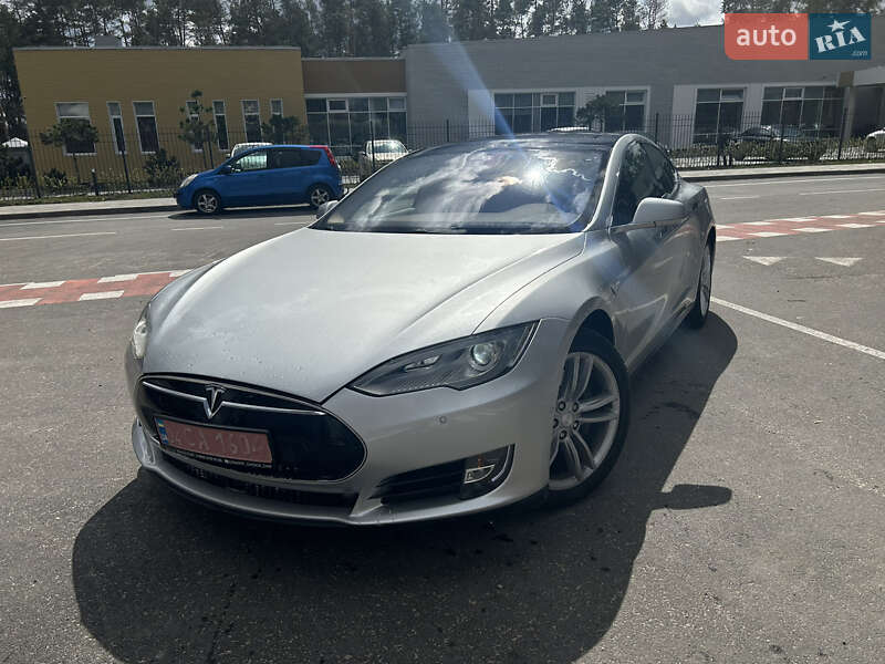 Лифтбек Tesla Model S 2014 в 