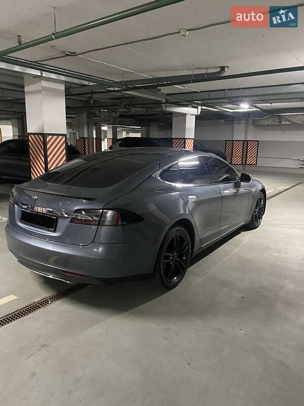 Лифтбек Tesla Model S 2013 в Киеве