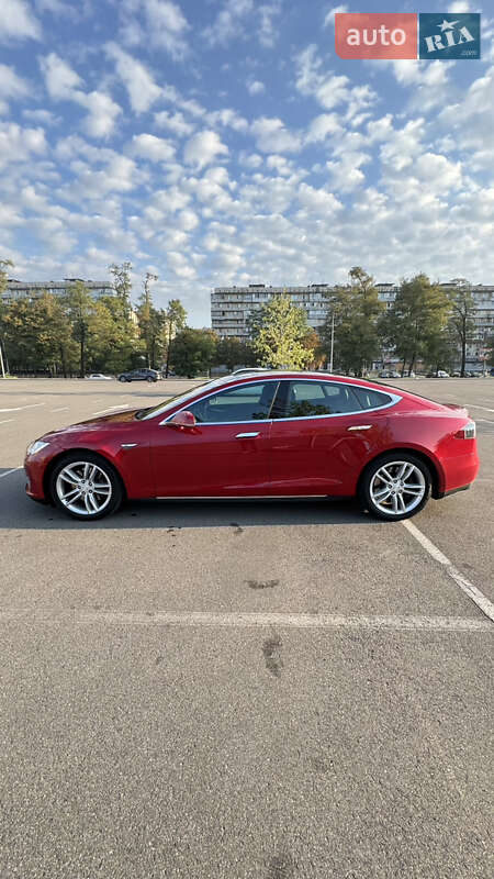 Лифтбек Tesla Model S 2015 в Киеве