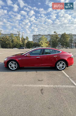 Лифтбек Tesla Model S 2015 в 