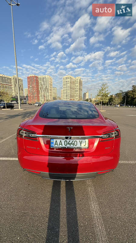 Tesla Model S 2015