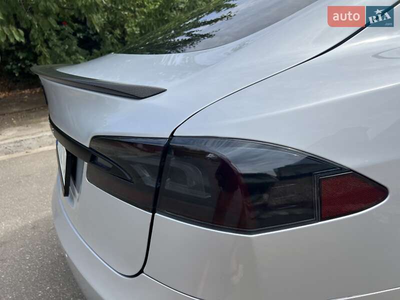 Лифтбек Tesla Model S 2017 в Одессе