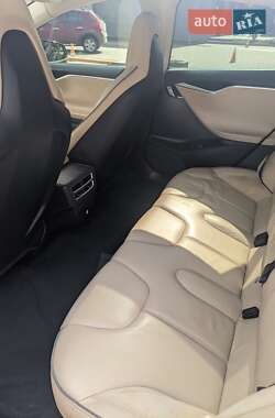Лифтбек Tesla Model S 2013 в 