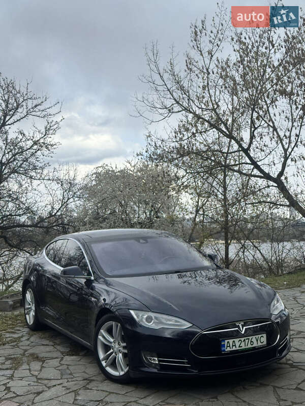 Ліфтбек Tesla Model S 2015 в 