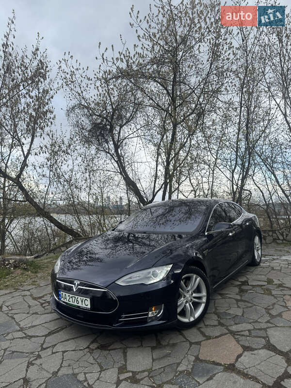 Лифтбек Tesla Model S 2015 в Киеве фото 7 Лифтбек Tesla Model S 2015 в Киеве