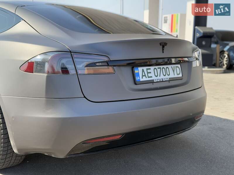 Лифтбек Tesla Model S 2016 в Днепре