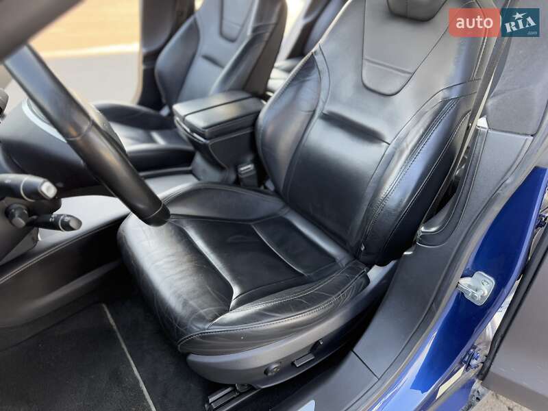 Лифтбек Tesla Model S 2016 в Днепре