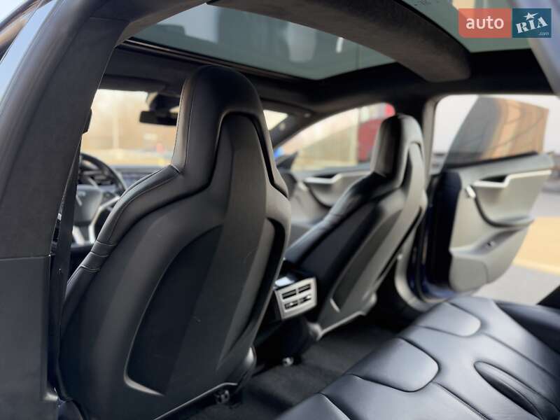 Лифтбек Tesla Model S 2016 в Днепре