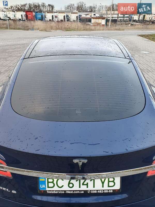 Лифтбек Tesla Model S 2018 в Львове