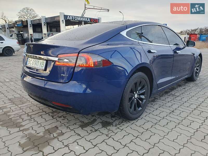 Лифтбек Tesla Model S 2018 в Львове