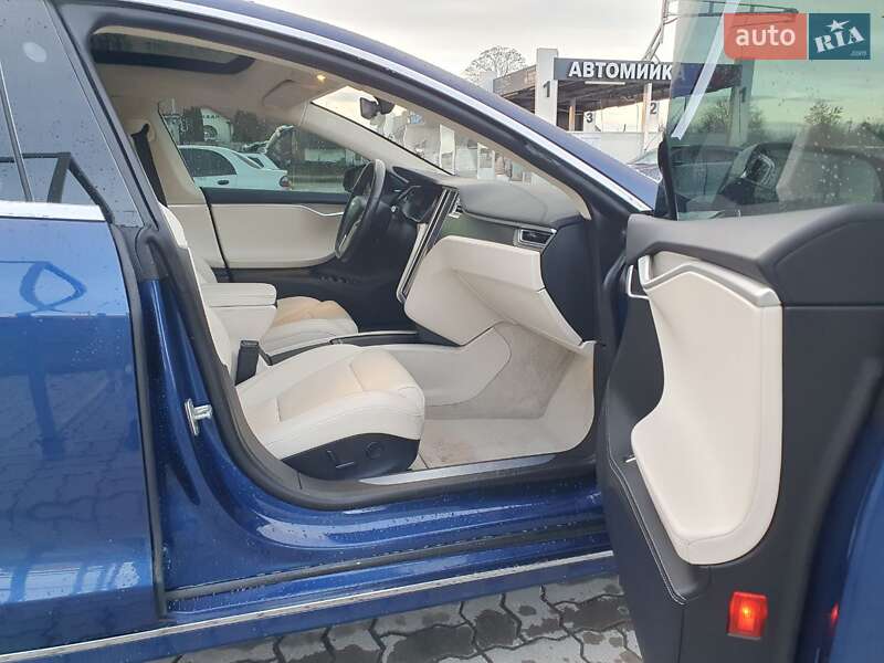 Лифтбек Tesla Model S 2018 в Львове