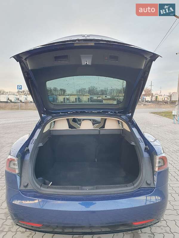 Лифтбек Tesla Model S 2018 в Львове