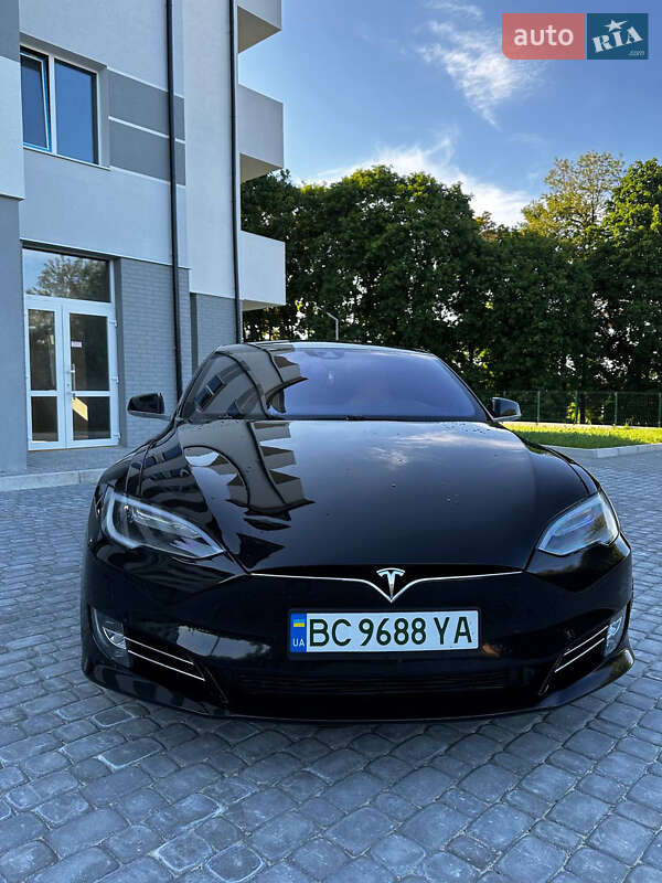 Лифтбек Tesla Model S 2016 в Львове