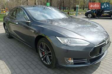 Лифтбек Tesla Model S 2015 в 