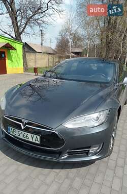 Лифтбек Tesla Model S 2015 в 