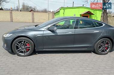 Лифтбек Tesla Model S 2015 в 