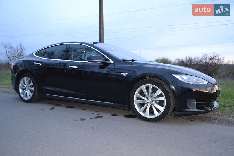 Лифтбек Tesla Model S 2015 в Днепре