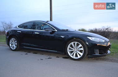 Лифтбек Tesla Model S 2015 в 