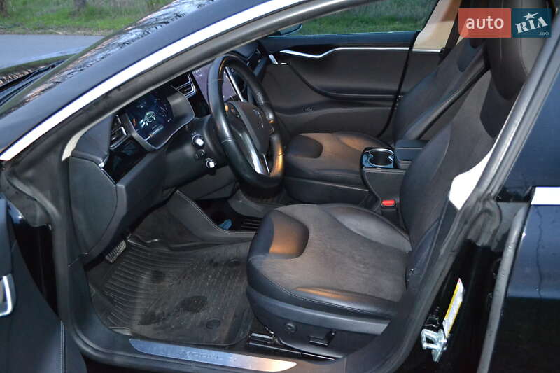 Лифтбек Tesla Model S 2015 в Днепре