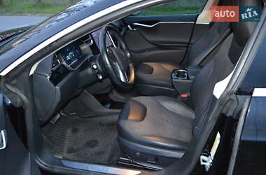 Лифтбек Tesla Model S 2015 в 