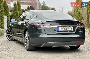 Лифтбек Tesla Model S 2014 в 