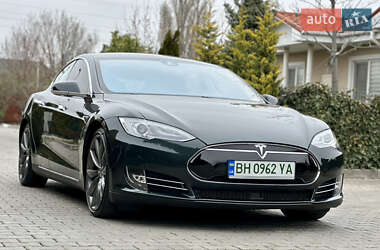 Лифтбек Tesla Model S 2014 в 