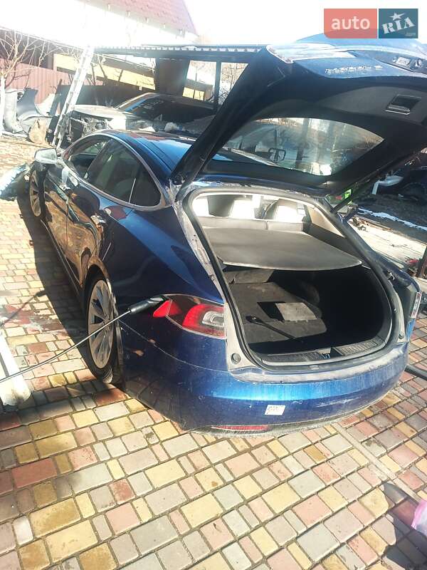 Лифтбек Tesla Model S 2018 в Киеве