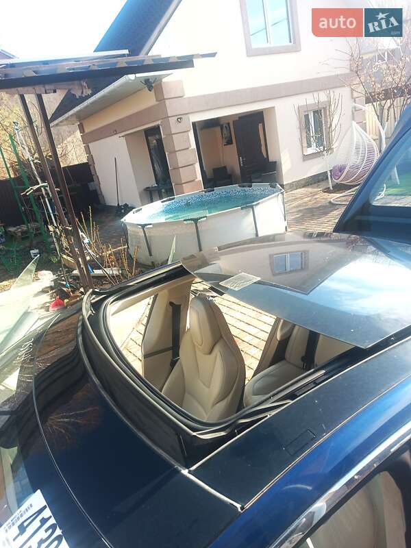 Лифтбек Tesla Model S 2018 в Киеве