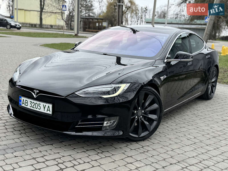 Лифтбек Tesla Model S 2017 в 