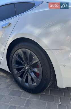 Лифтбек Tesla Model S 2020 в 