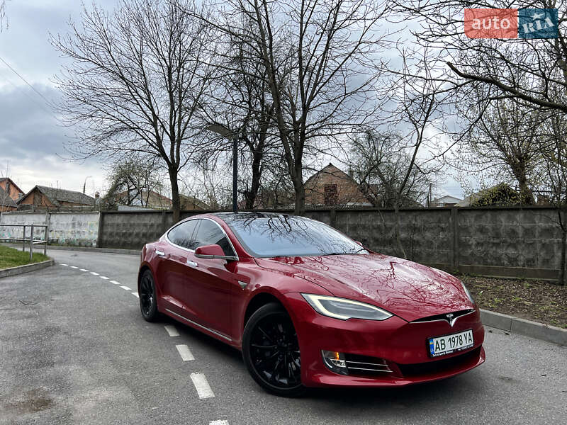Лифтбек Tesla Model S 2016 в Виннице