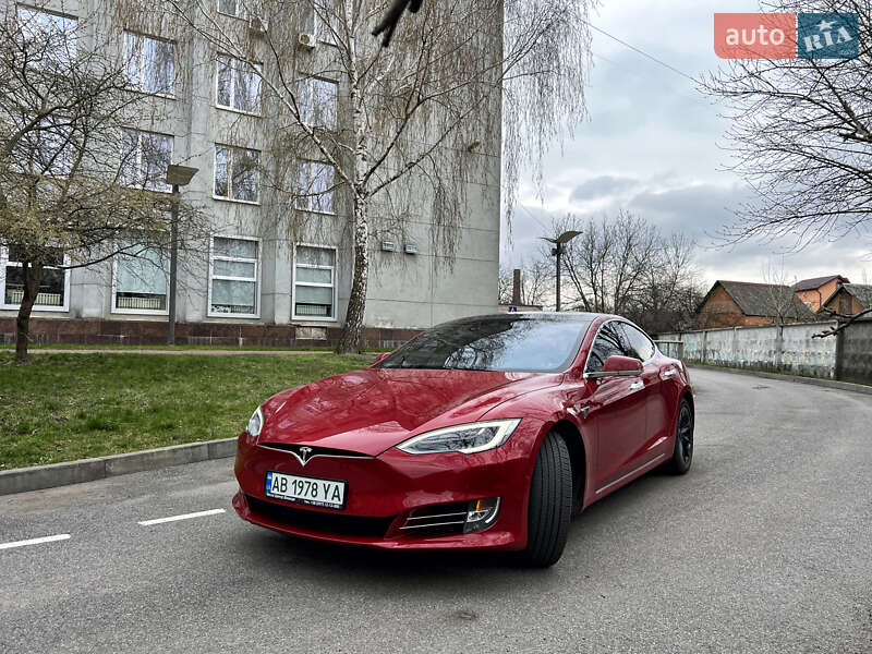 Лифтбек Tesla Model S 2016 в Виннице