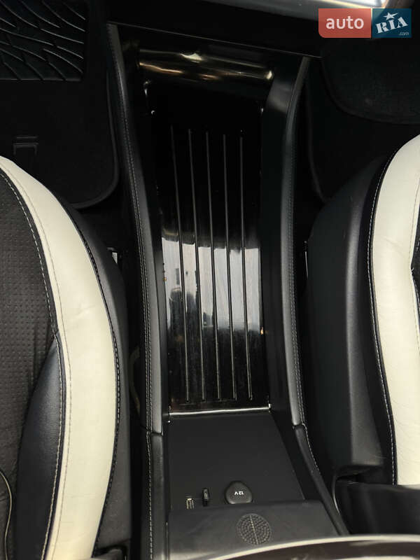 Лифтбек Tesla Model S 2015 в Буске