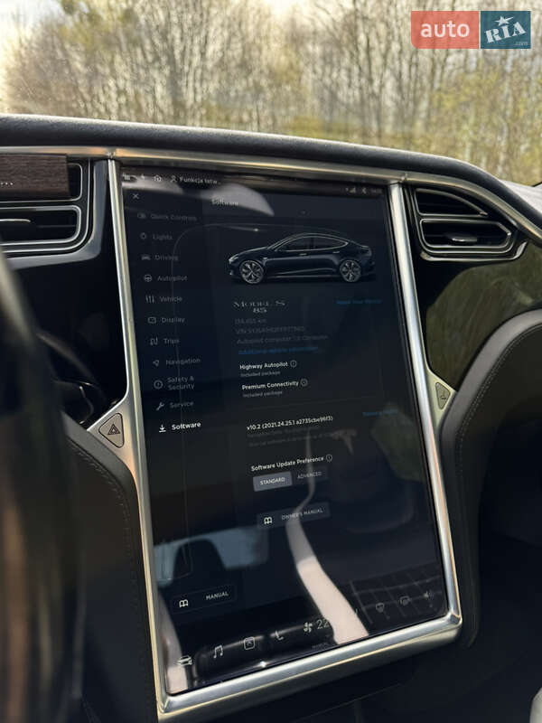 Лифтбек Tesla Model S 2015 в Буске
