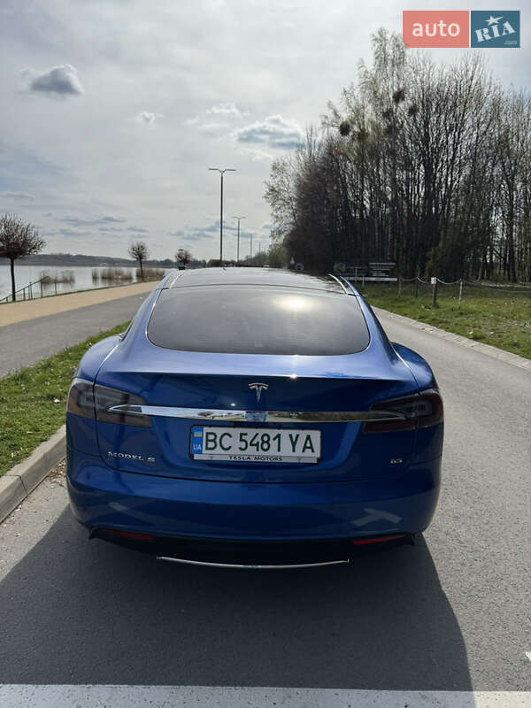 Лифтбек Tesla Model S 2015 в Буске