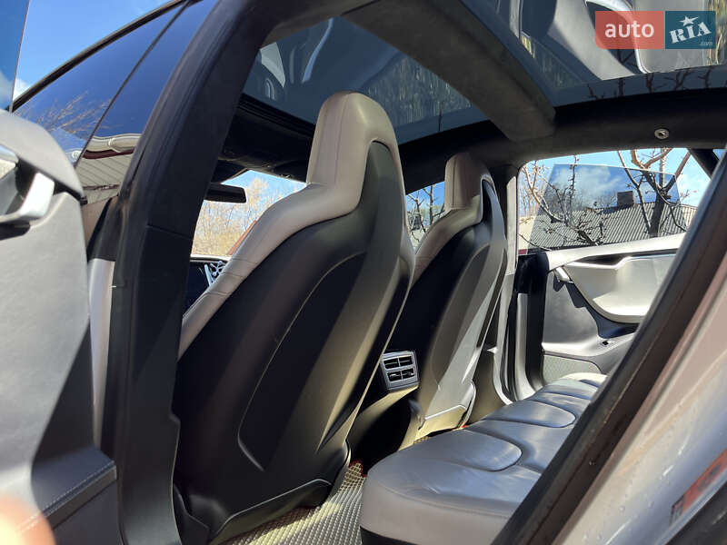 Ліфтбек Tesla Model S 2016 в Львові