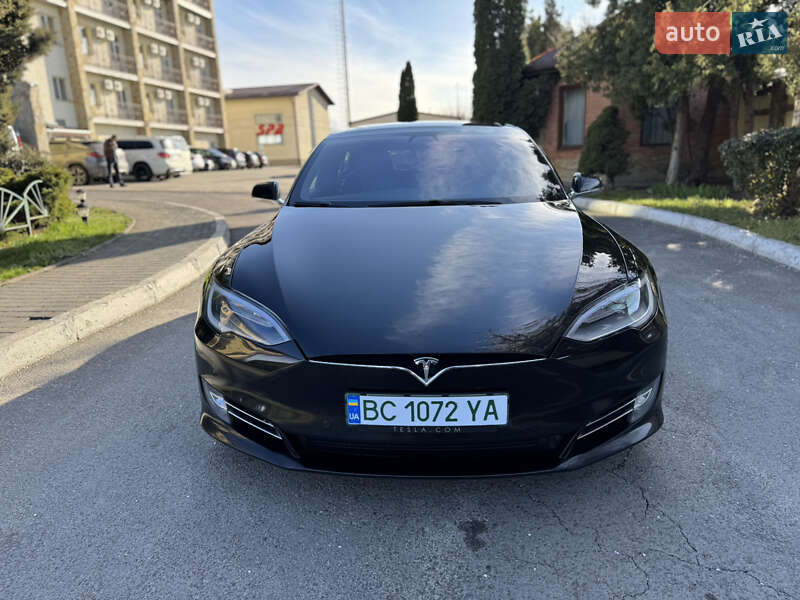 Лифтбек Tesla Model S 2018 в Львове