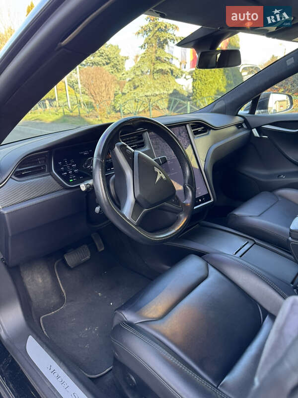 Лифтбек Tesla Model S 2018 в Львове