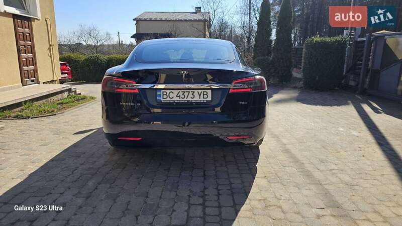 Лифтбек Tesla Model S 2017 в Львове
